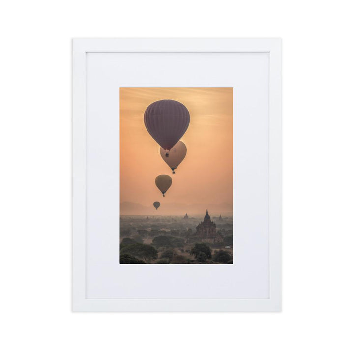 Heißluftbalons - Poster im Rahmen mit Passepartout Weiß / 30×40 cm artlia