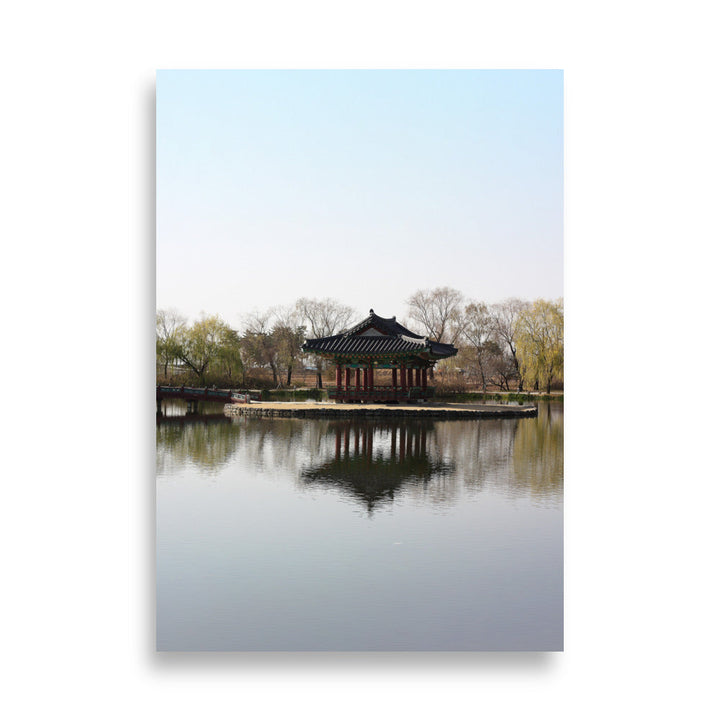 Poster - Pavillon mitten im Wasser 21×30 cm artlia
