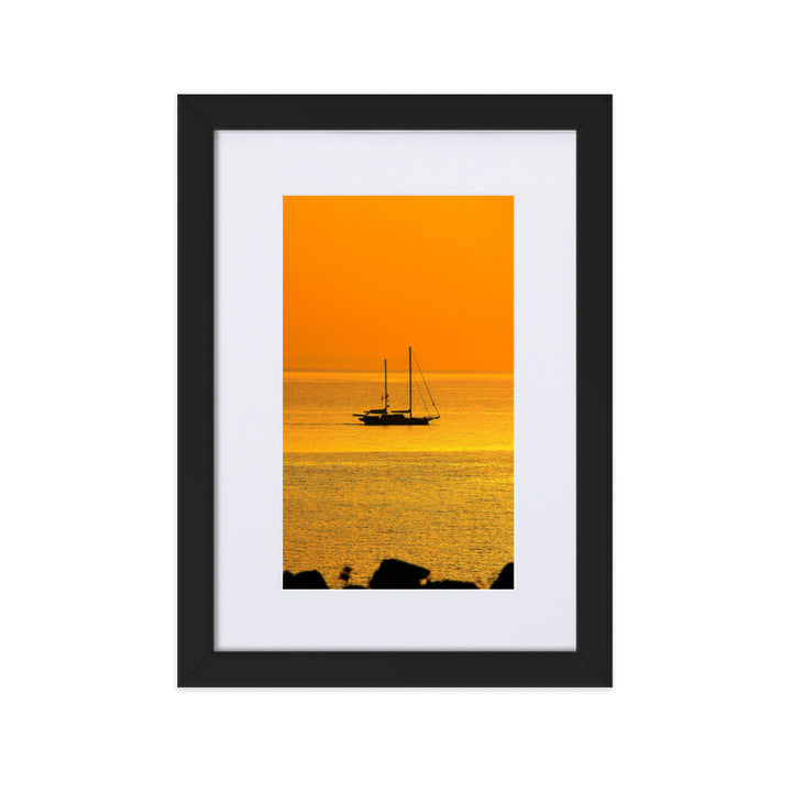 Poster mit Passepartout - a ship on golden sea Kuratoren von artlia Schwarz / 21×30 cm artlia