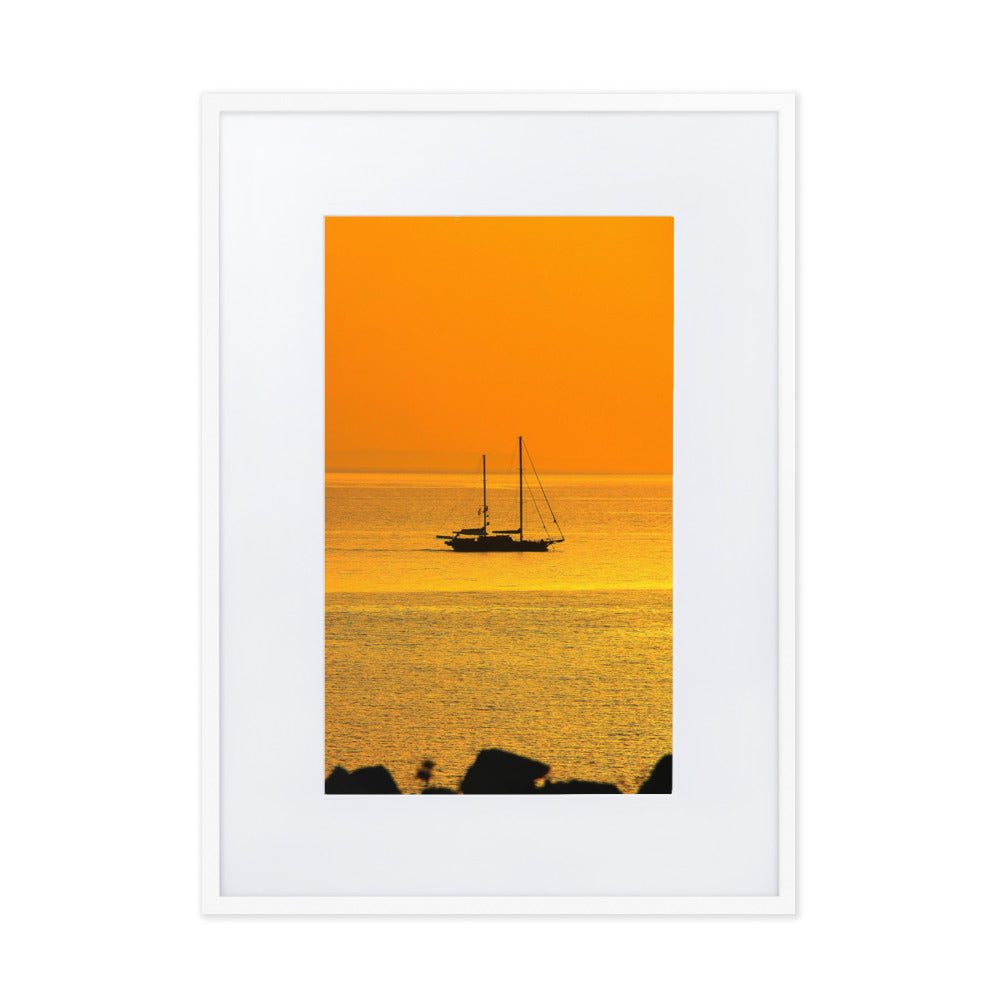 Poster mit Passepartout - a ship on golden sea Kuratoren von artlia Weiß / 50×70 cm artlia