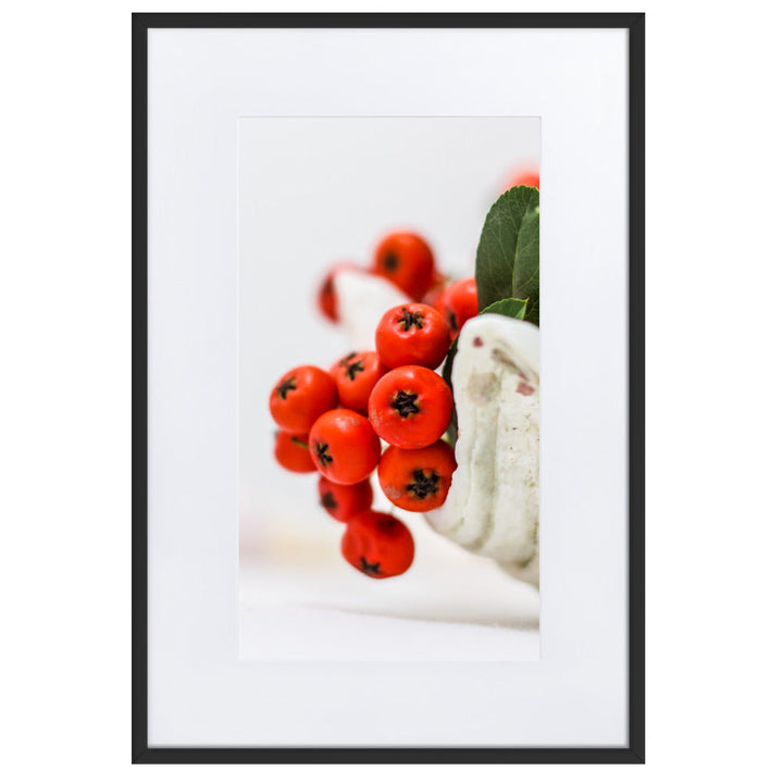 Poster mit Passepartout - Red Berries Kuratoren von artlia Schwarz / 61×91 cm artlia