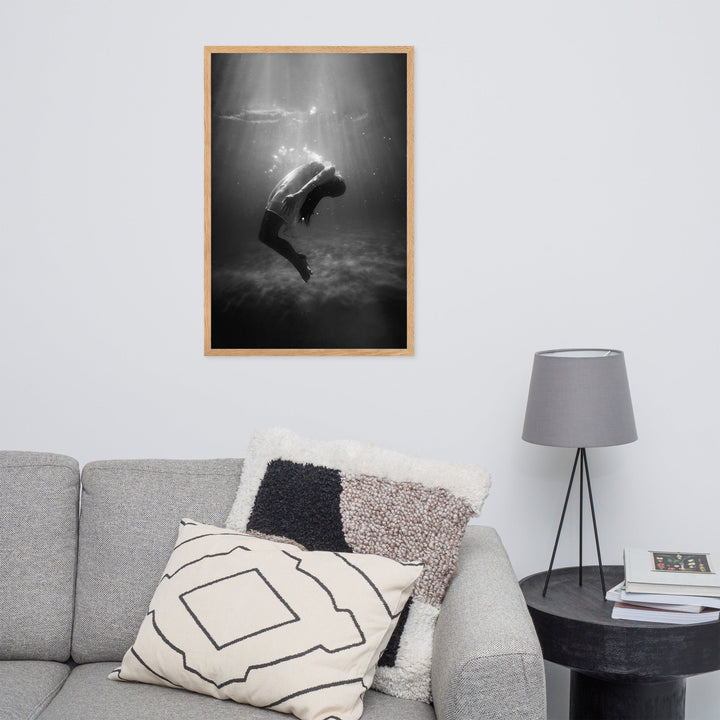 Poster mit Rahmen - girl in the water Kuratoren von artlia artlia