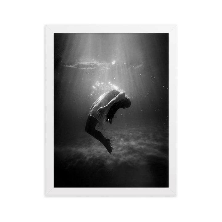 Poster mit Rahmen - girl in the water Kuratoren von artlia Weiß / 30×40 cm artlia