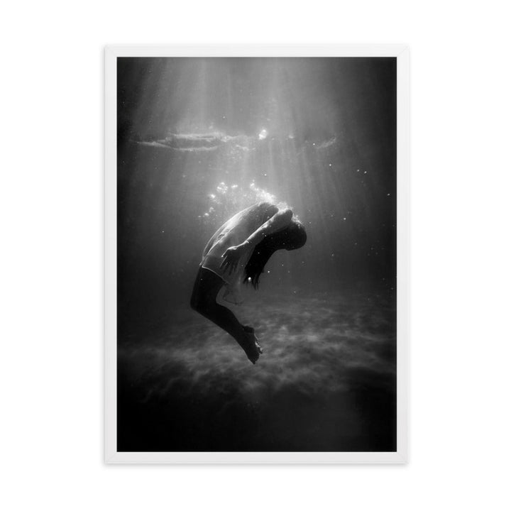 Poster mit Rahmen - girl in the water Kuratoren von artlia Weiß / 50×70 cm artlia