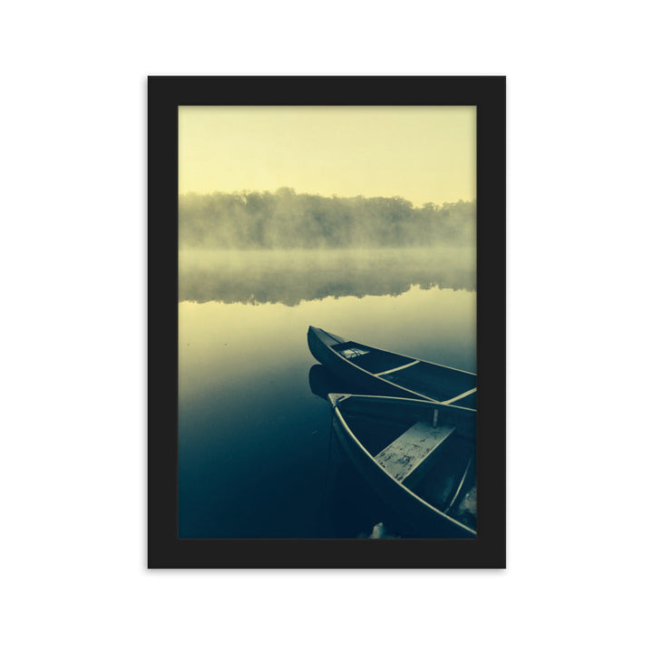 Boats in Fog - Poster im Rahmen Kuratoren von artlia Schwarz / 21×30 cm artlia