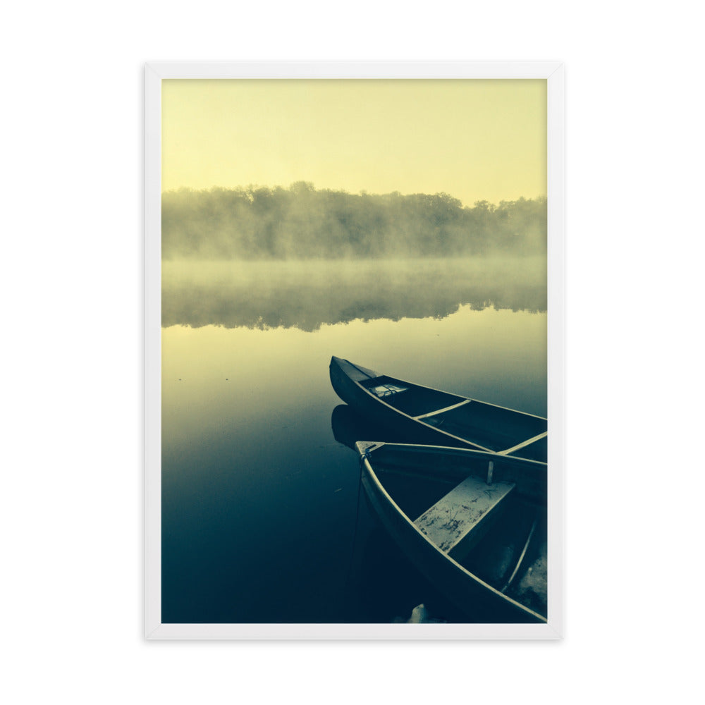 Boats in Fog - Poster im Rahmen Kuratoren von artlia Weiß / 50×70 cm artlia