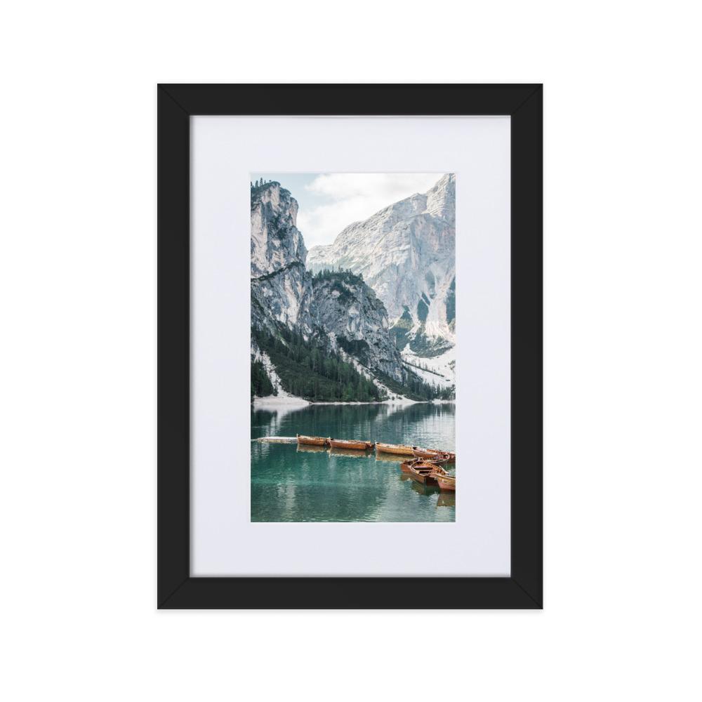 Braies lake 2 - Poster im Rahmen mit Passepartout Kuratoren von artlia schwarz / 21×30 cm artlia