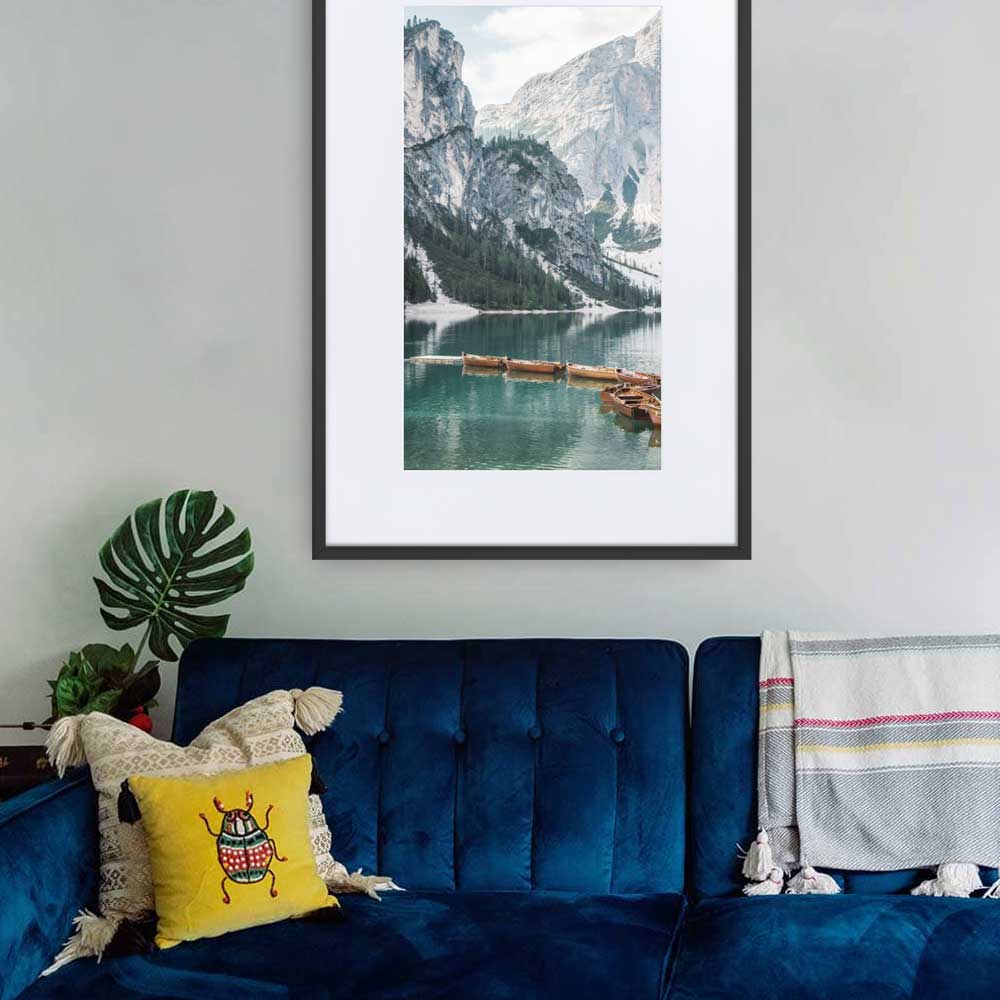 Braies lake 2 - Poster im Rahmen mit Passepartout Kuratoren von artlia schwarz / 61×91 cm artlia