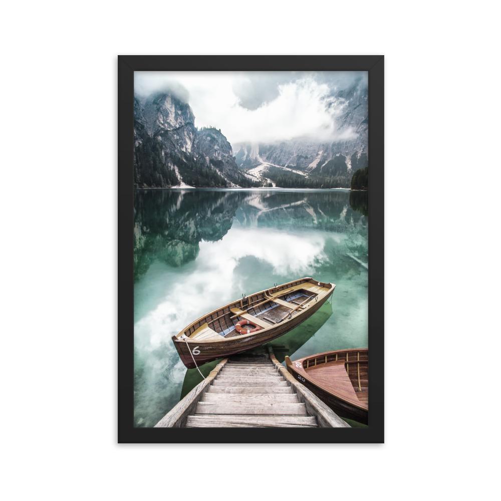 Braies lake - Poster im Rahmen Kuratoren von artlia schwarz / 30x45 cm artlia