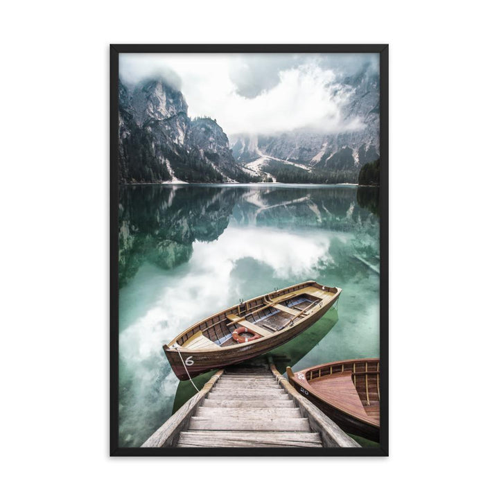 Braies lake - Poster im Rahmen Kuratoren von artlia schwarz / 61x91 cm artlia