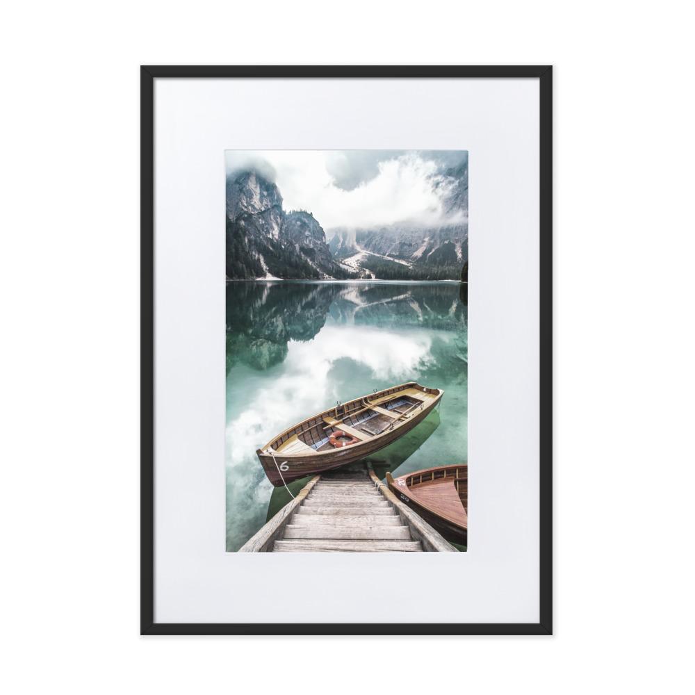 Braies lake - Poster im Rahmen mit Passepartout Kuratoren von artlia schwarz / 50×70 cm artlia