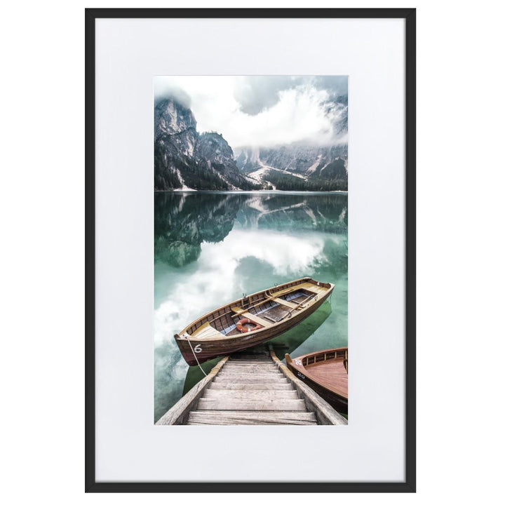 Braies lake - Poster im Rahmen mit Passepartout Kuratoren von artlia schwarz / 61×91 cm artlia