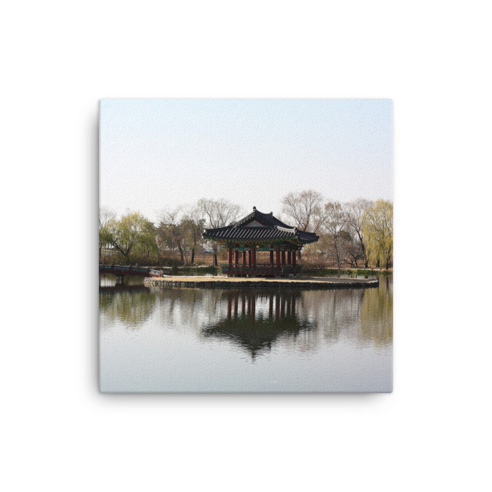 Leinwand - Pavillon mitten im Wasser Kuratoren von artlia 41x41 cm artlia