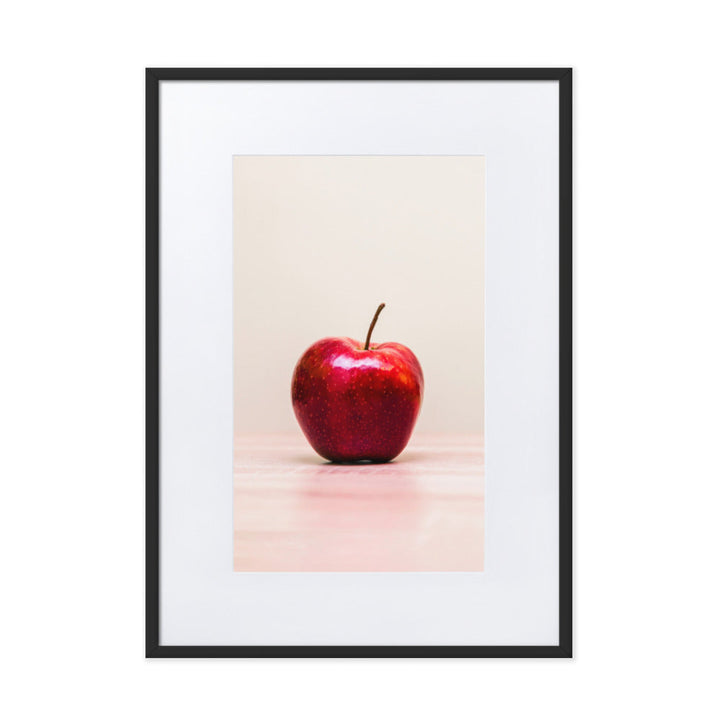 Red Apple - Poster im Rahmen mit Passepartout Kuratoren von artlia Schwarz / 50×70 cm artlia