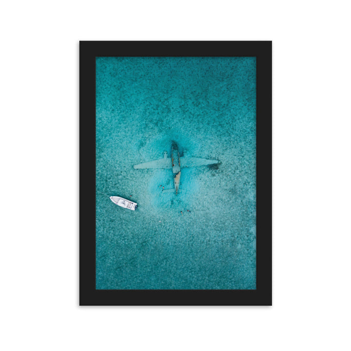 Sunken Plane - Poster im Rahmen Kuratoren von artlia Schwarz / 21×30 cm artlia