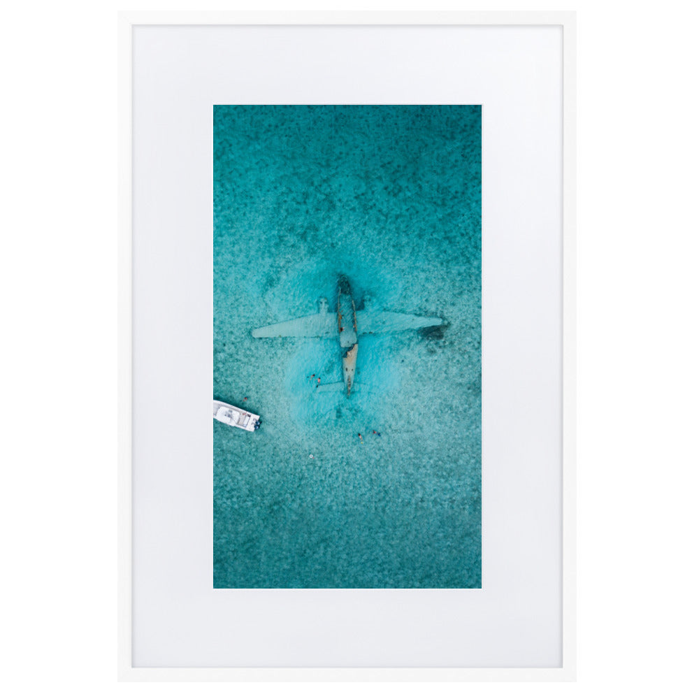 Sunken Plane - Poster im Rahmen mit Passepartout Kuratoren von artlia Weiß / 61×91 cm artlia